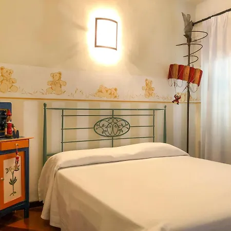 Cavanella Vara Sleeps 16 With Pool And Air Con * Beverino