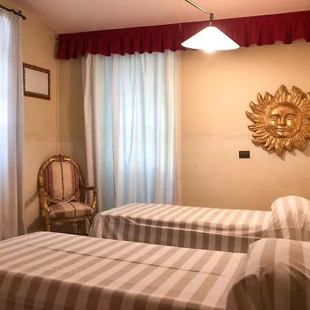 Villa Cavanella Vara Sleeps 16 With Pool And Air Con Beverino